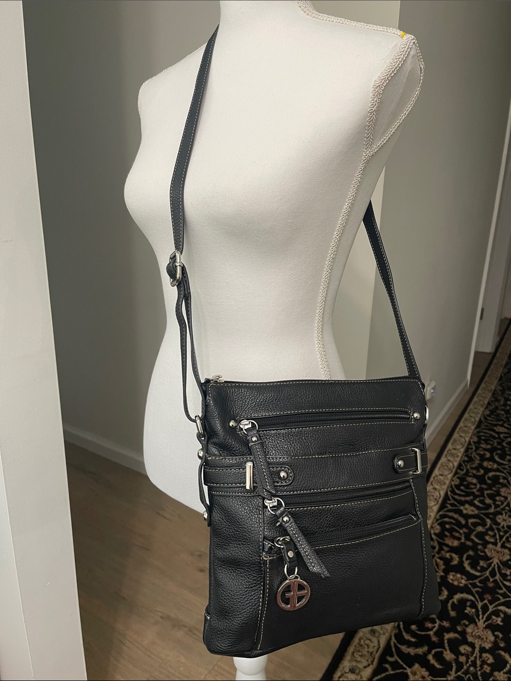 Giani Bernini Black Pebbled Leather Multi-Pocket Crossbody Bag Organizer - Picture 2 of 16